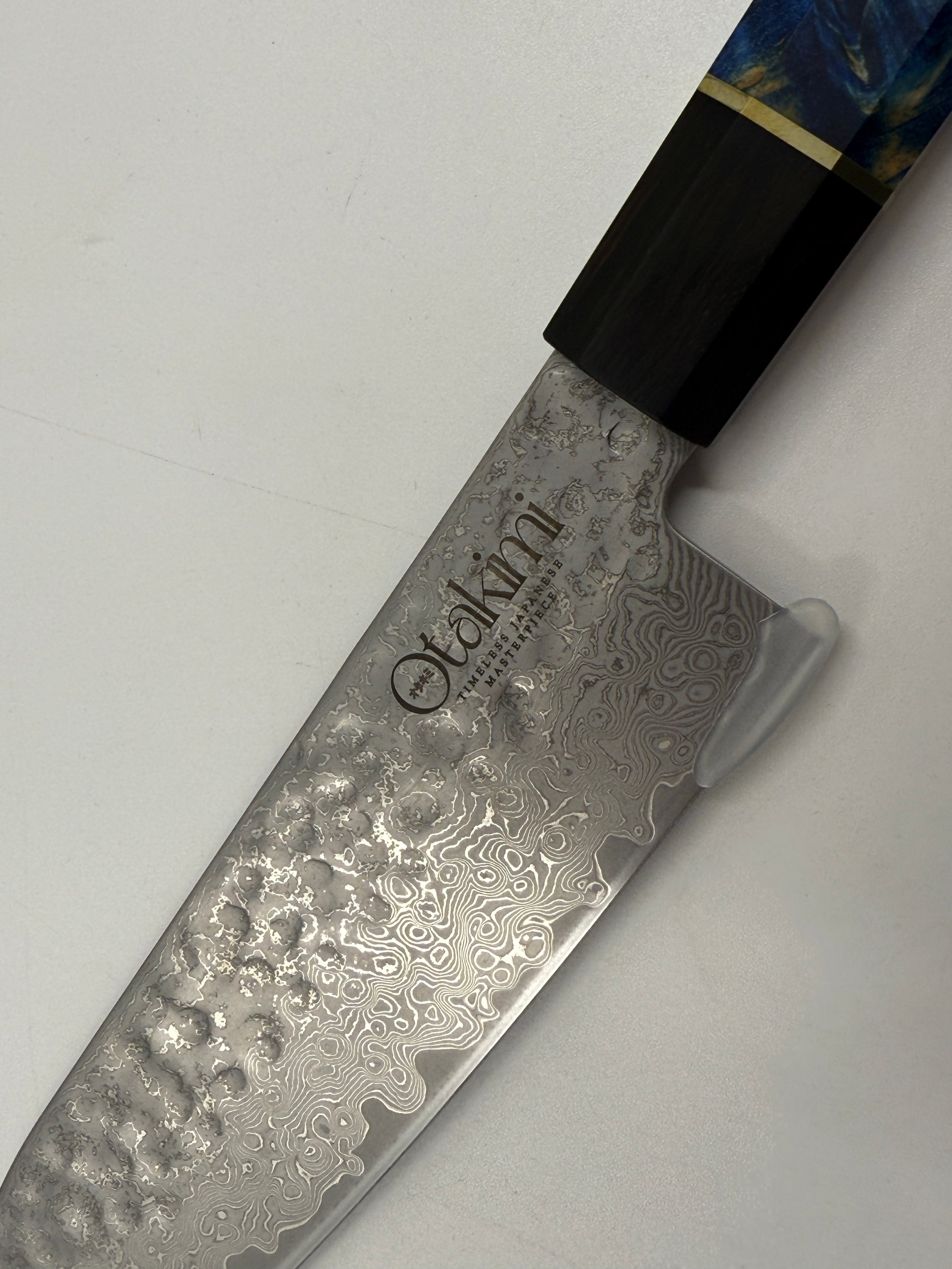 Gyuto Tosa Honoo – The Flame of Japanese Hammered Damascus Knives